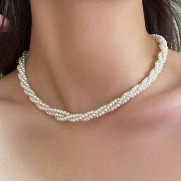 Anthropologie Jewelry - Elegant Pearl Necklace M1502